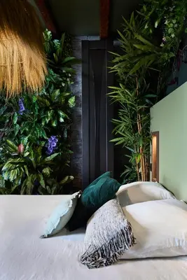 Un ou plusieurs lits dans un hébergement de l'établissement Love Room Évasion tropicale à deux pas du centre