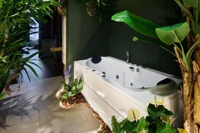 Plan de l'établissement Love Room Évasion tropicale à deux pas du centre