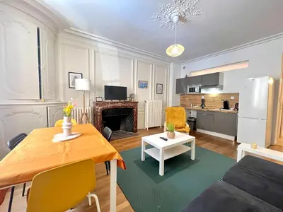 Cuisine ou kitchenette dans l'établissement Beautiful 2 bedroom apartment in downtown Poitiers