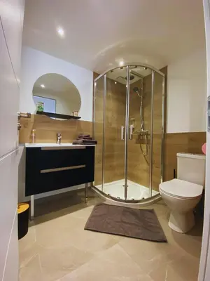 Salle de bains dans l'établissement Duplex en pays mélusin