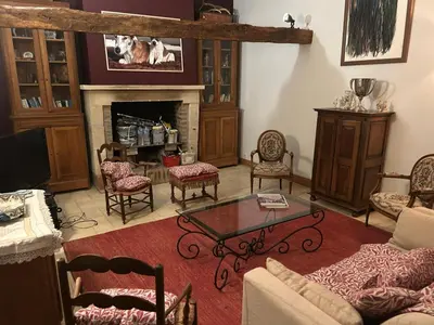 Coin salon dans l'établissement Les hauts de Grandmont logement complet 12-15 personnes