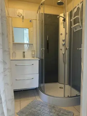 Salle de bains dans l'établissement La Frégate - vue mer