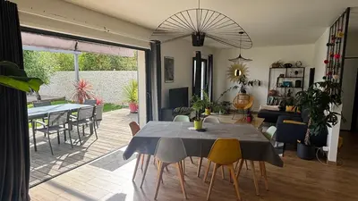 Coin salon dans l'établissement La Palmeraie - Maison lumineuse avec jardin du samedi au samedi