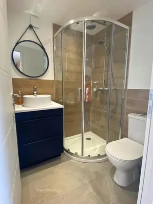 Salle de bains dans l'établissement La chambre aux hommes