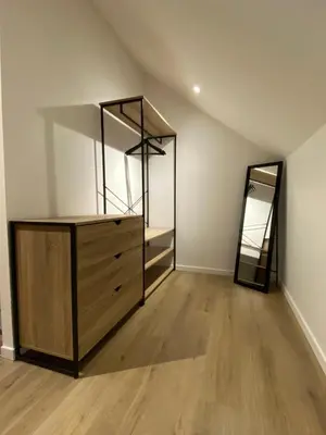 Un ou plusieurs lits dans un hébergement de l'établissement La chambre aux hommes