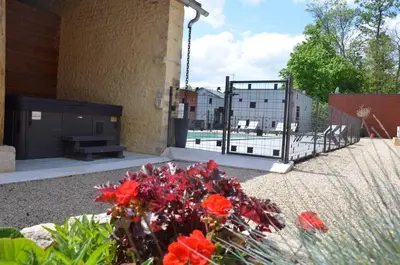 Piscine de l'établissement Le gite du cedre ou située à proximité