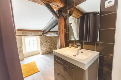 Salle de bains dans l'établissement Le gite du puits