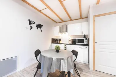Cuisine ou kitchenette dans l'établissement Le gite du prunus