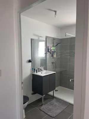 Salle de bains dans l'établissement Charmante maison récente saint xandre