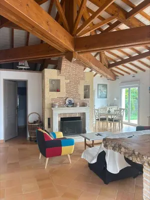 Cuisine ou kitchenette dans l'établissement Charming family home with pool!