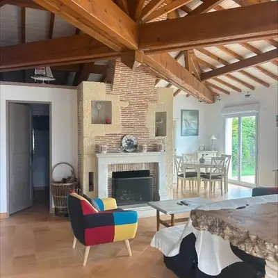 Charming family home with pool!
