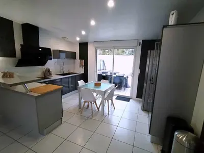 Cuisine ou kitchenette dans l'établissement la Rochelle et pays d'Aunis - Villa détente - Entre terre et mer