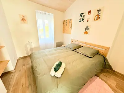 Un ou plusieurs lits dans un hébergement de l'établissement Le Cocon Kaya T3 Wifi HD, à 10 min de La Rochelle