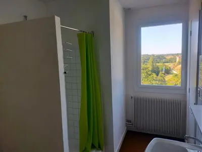 Salle de bains dans l'établissement les terrasses du Thouet