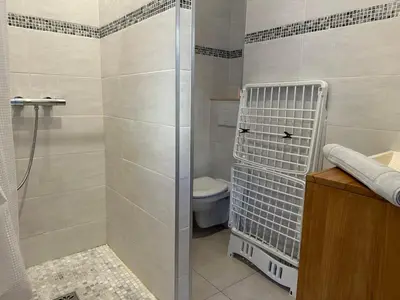 Salle de bains dans l'établissement Chez Camille & Emma - Loft Climatisé