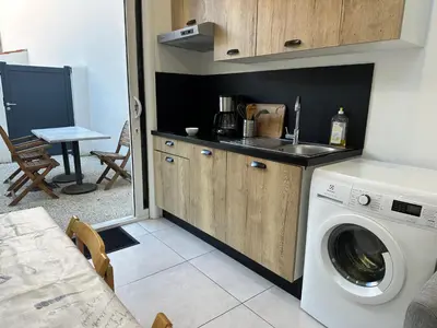 Cuisine ou kitchenette dans l'établissement Chez Camille & Emma - Loft Climatisé