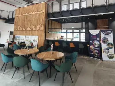 Restaurant ou autre lieu de restauration dans l'établissement HI Poitiers - La Caserne