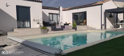 Piscine de l'établissement Petite maison cosy ou située à proximité