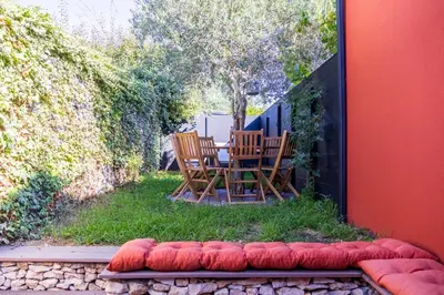 Jardin de l'établissement Casa Rochelaise - By Primo Conciergerie