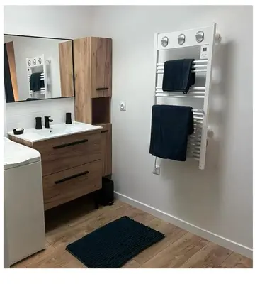 Cuisine ou kitchenette dans l'établissement Appartement calme