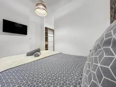 Télévision ou salle de divertissement dans l'établissement Maison moderne T5 · 4 ch sdb privatives · Terrasse