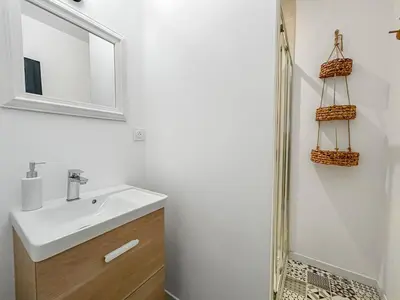 Salle de bains dans l'établissement Maison moderne T5 · 4 ch sdb privatives · Terrasse