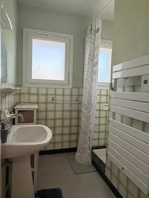 Salle de bains dans l'établissement La maison de Pépé