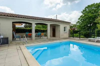 Piscine de l'établissement Maison 15p piscine chauffé terrain de pétanque ou située à proximité