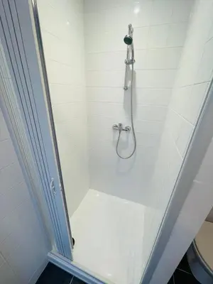 Salle de bains dans l'établissement Le Cocooning avec climatisation
