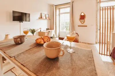 Télévision ou salle de divertissement dans l'établissement Le Cocon Carmel by CozyLife