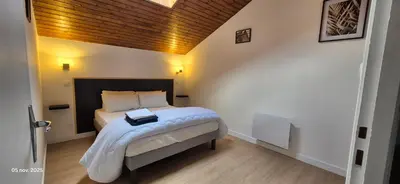 Un ou plusieurs lits dans un hébergement de l'établissement Gites Le Saint Martin Le Convivial 6-8 people
