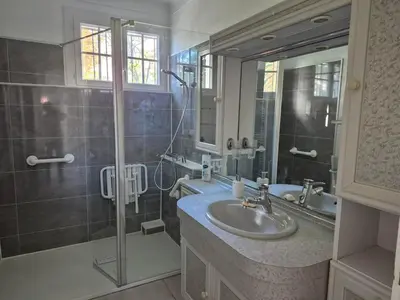 Salle de bains dans l'établissement Les Camelias