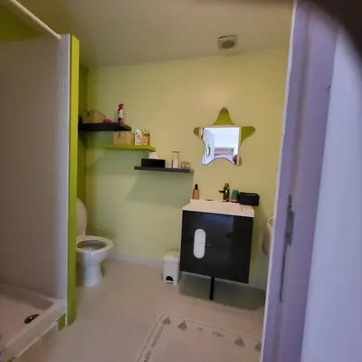 Salle de bains dans l'établissement Au petit chai des Morinauds