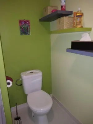 Salle de bains dans l'établissement Au petit chai des Morinauds
