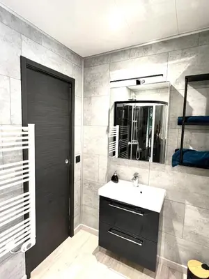 Salle de bains dans l'établissement Insolite - Conteneur amenagé