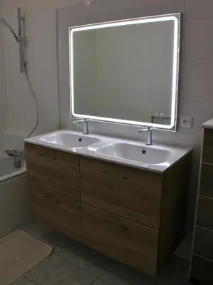 Salle de bains dans l'établissement Maison cosy avec SPA - Logis Flo - à 15 min du Futuroscope