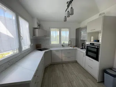 Cuisine ou kitchenette dans l'établissement Maison familiale