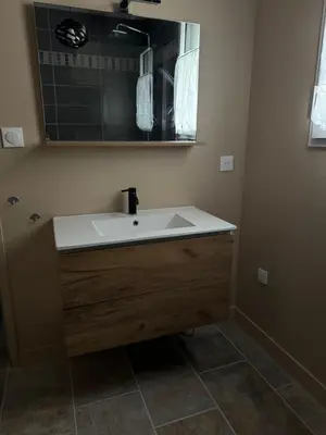 Salle de bains dans l'établissement Petit studio attenant à la maison