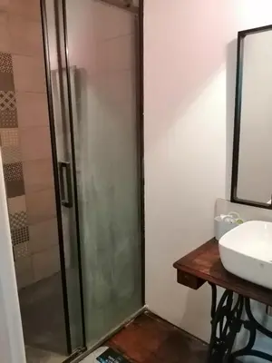 Salle de bains dans l'établissement Grande maison de ville avec jardin Valence en Poitou pour 8 à 14 personnes