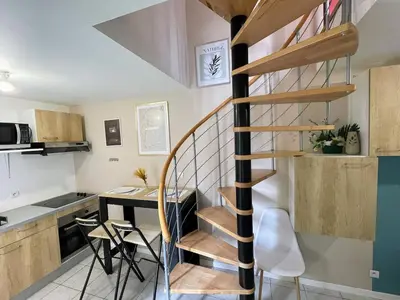 Cuisine ou kitchenette dans l'établissement Charmante petite maison avec jardin et parking-Niort Centre