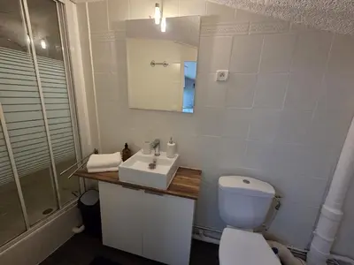 Salle de bains dans l'établissement Le Pumba - large studio avec Wi-Fi