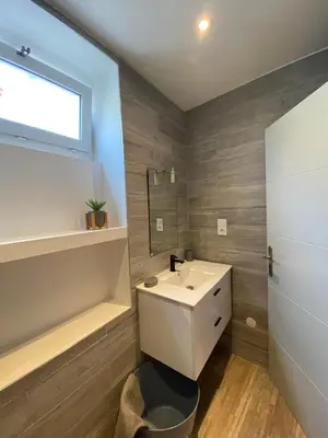 Salle de bains dans l'établissement Appartement calme à Saint Maixent l'Ecole