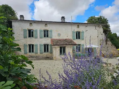 Jardin de l'établissement Charente Cozy Family Winter Retreat