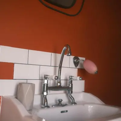 Salle de bains dans l'établissement Chez Guilem chambre rose