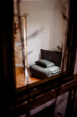 Un ou plusieurs lits dans un hébergement de l'établissement Chez Guilem chambre rose