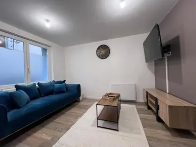 Télévision ou salle de divertissement dans l'établissement MAISON MODERNA-8 personnes-WiFi-Centre ville