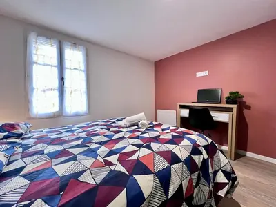 Un ou plusieurs lits dans un hébergement de l'établissement MAISON MODERNA-8 personnes-WiFi-Centre ville