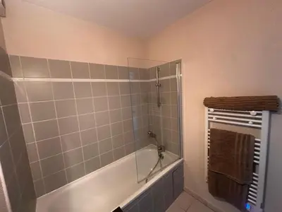 Salle de bains dans l'établissement Le Calarius - place parking gratuit