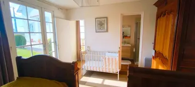 Coin salon dans l'établissement Gite 10pers, Piscine couverte, CRITEUIL,Charente