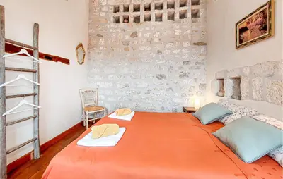 Un ou plusieurs lits dans un hébergement de l'établissement Cozy Home In Touvre With Wifi